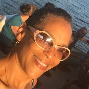 Meet your Posher, Nina